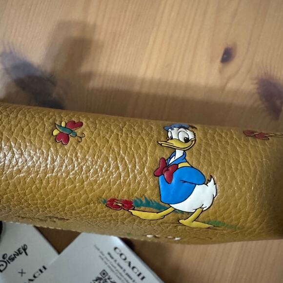 🐭Disney X Coach Essential Accordion Zip Wallet With Mickey Mouse Friends - Picture 10 of 12